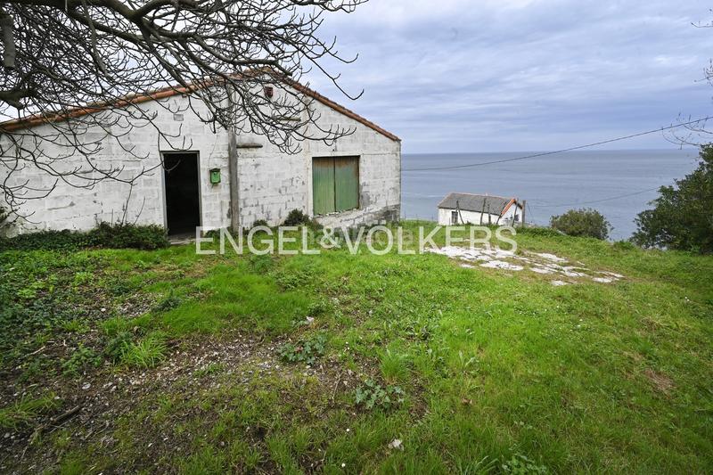 Foto 191cecf1-5f90-4aa2-b75c-62c82726cc27. Terreno residencial excepcional oportunidad de inversión primera línea de costa en Castro - Urdiales