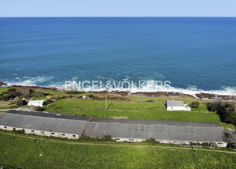 Foto 2e2e2782-38d4-475b-a892-e39eb4a65426. Terreno residencial excepcional oportunidad de inversión primera línea de costa en Castro - Urdiales