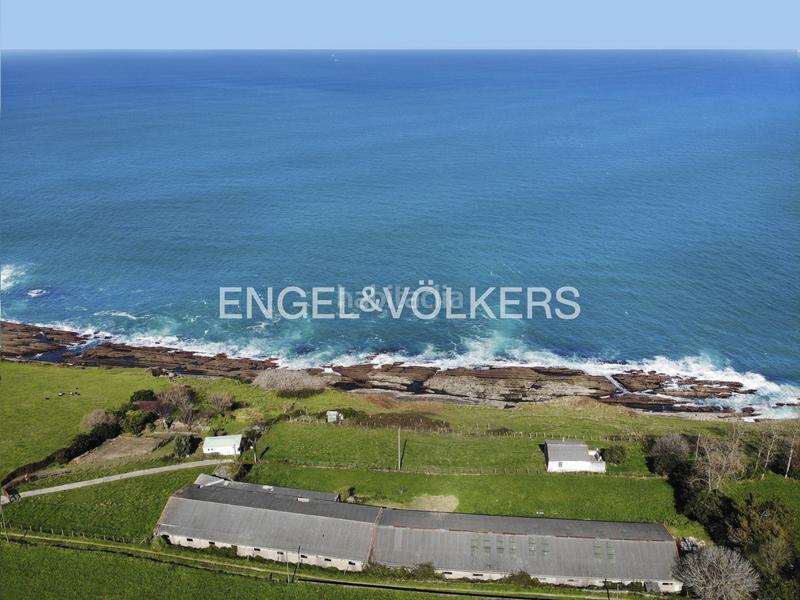 Foto 68705a57-5ab7-44db-ba16-6da13827ecaf. Terreno residencial excepcional oportunidad de inversión primera línea de costa en Castro - Urdiales