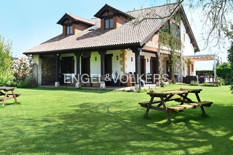 Foto 0e794101-acb9-4310-847d-5baf1b32ca32. Casa amb calefacció aparcament piscina a Liencres Piélagos