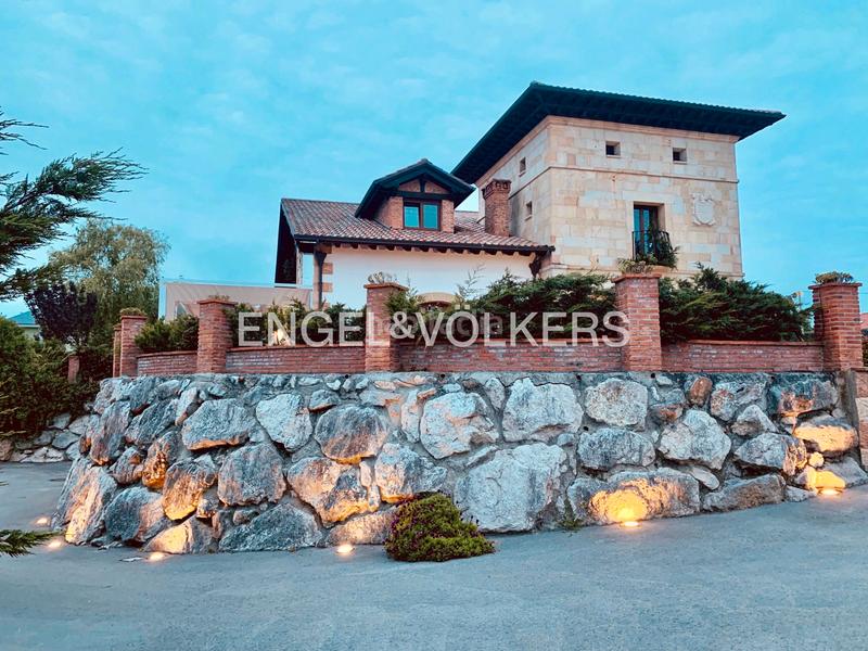 Foto 259d466a-2be5-40f1-9502-ffecb2252935. Casa amb calefacció aparcament piscina a Liencres Piélagos