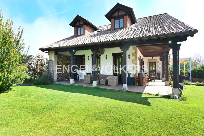 Foto 2e733c0c-18ca-4c88-bdf1-d2bbb5aec2c9. Casa amb calefacció aparcament piscina a Liencres Piélagos