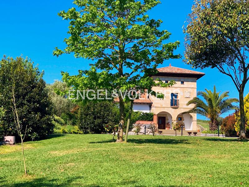 Foto 4ed19263-28cd-4270-a32e-7e19e24fa777. Casa amb calefacció aparcament piscina a Liencres Piélagos