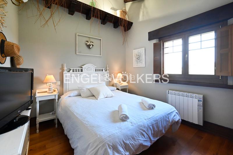 Foto 5f4807d8-152c-47e0-85f2-92e3af0e38de. Casa amb calefacció aparcament piscina a Liencres Piélagos