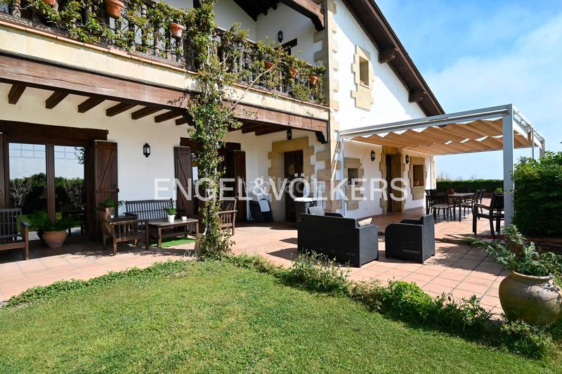 Foto 93fa0ac4-14a9-46e6-a96b-ce64682de037. Casa amb calefacció aparcament piscina a Liencres Piélagos