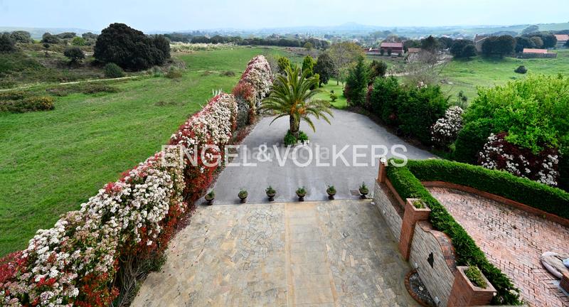 Foto a720c202-dda2-46f5-a3e1-4b68a822026f. Casa amb calefacció aparcament piscina a Liencres Piélagos