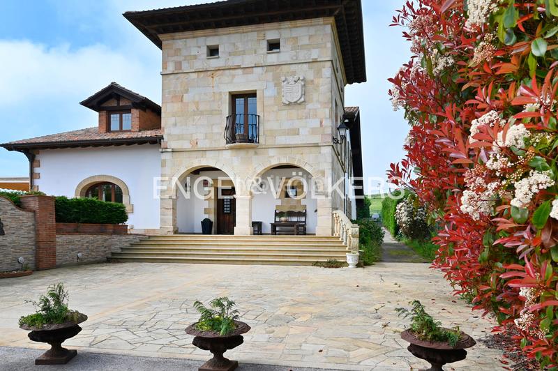 Foto ad0f7cc9-819d-43c9-951f-04b5bdd87293. Casa amb calefacció aparcament piscina a Liencres Piélagos