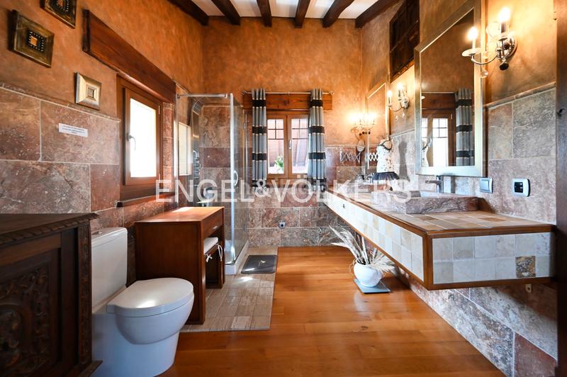 Foto aecfcac8-9c38-4a91-bb1e-f19882bbd57f. Casa amb calefacció aparcament piscina a Liencres Piélagos