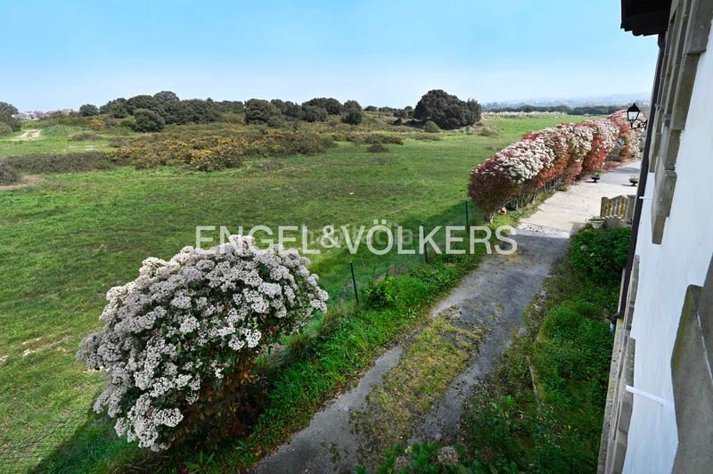 Foto c3ae0e42-8d40-4536-bffc-dd0515d74cb8. Casa amb calefacció aparcament piscina a Liencres Piélagos