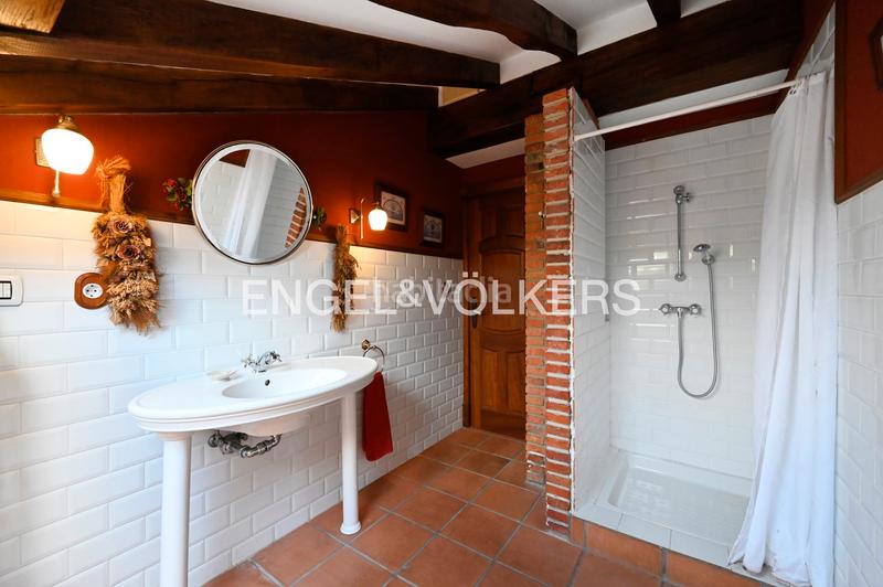 Foto f503311b-1088-4afc-83c1-c84716e1a90b. Casa amb calefacció aparcament piscina a Liencres Piélagos