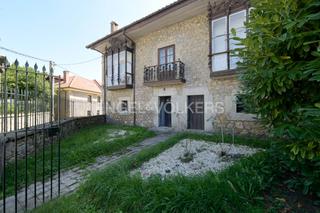 Casa  Barrio cerrazo. Casona montañesa en cerrazo