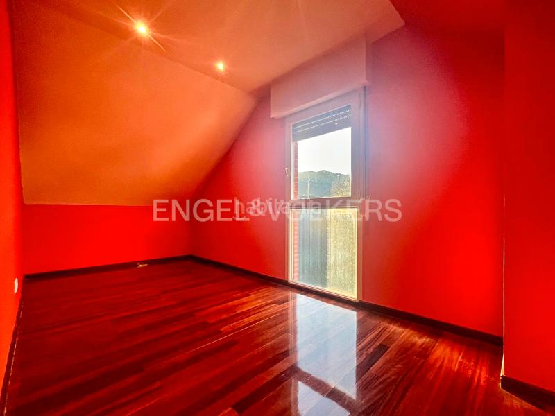 Foto ad6ce8bd-5463-4cf5-bf5c-31753848e8a7. Dúplex luminoso dúplex en solares en Solares - Valdecilla Medio Cudeyo