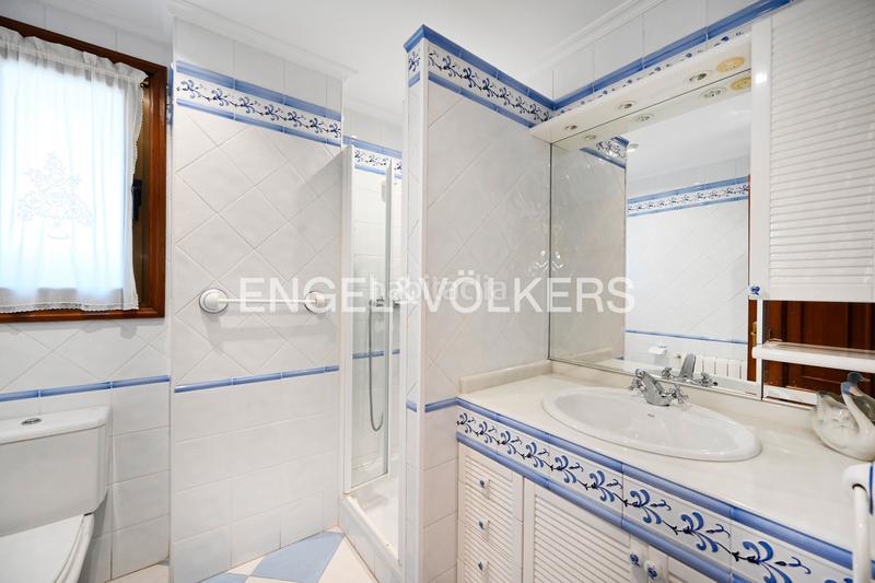 Foto 1e6e0ae1-edc7-4938-aa1c-5d99e6c7c3fd. Appartement avec chauffage parking dans El Sardinero Santander