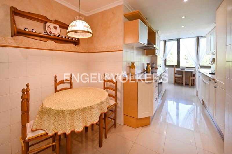 Foto fe2e1f8b-64a6-4675-8524-6a9a917e54b4. Appartement avec chauffage parking dans El Sardinero Santander