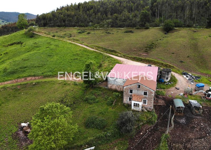 Foto 0dd06e1e-5aa4-43fb-9951-2ffe6c3cc24a. Terreno residenziale in Renedo Piélagos