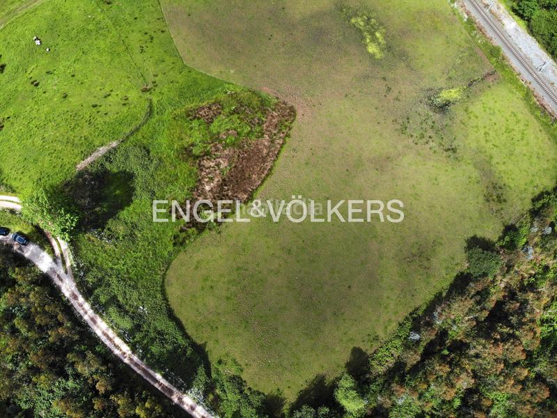 Foto 11babc93-0cf4-40f3-9a34-5a61bf0f317b. Terreno residenziale in Renedo Piélagos