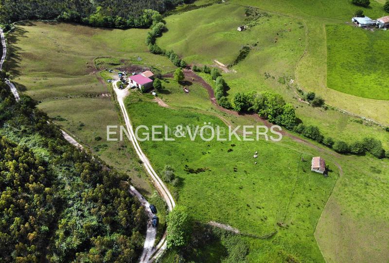 Foto 382c64a3-c296-4bb0-835d-474ba028b5fd. Terreno residenziale in Renedo Piélagos