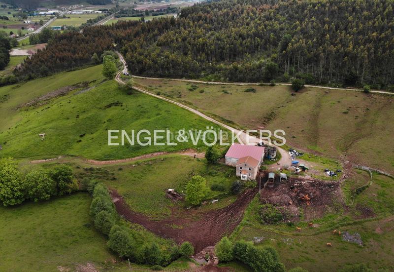 Foto e14f8405-7916-477c-8b85-5b9058253d36. Terreno residenziale in Renedo Piélagos