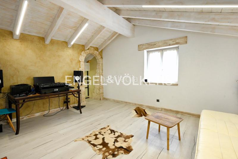 Foto 4058a52b-e012-49cd-b9ed-324544f72cb2. Casa amb calefacció aparcament a Escobedo Camargo