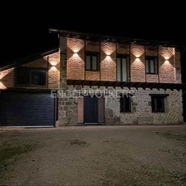 Foto 597369bd-110e-41fc-93b8-63be36b1d9f8. Casa amb calefacció aparcament a Escobedo Camargo