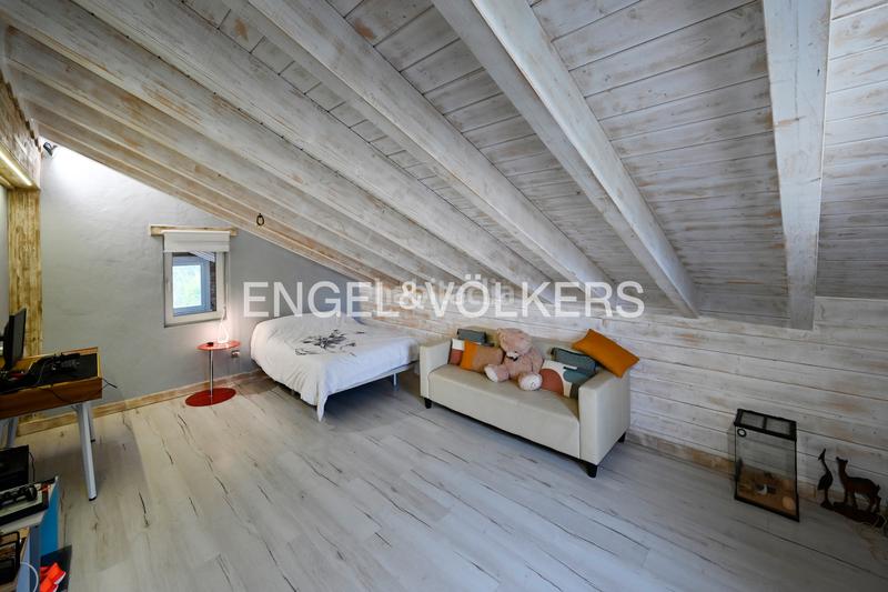 Foto e1fbec64-c500-4e8e-a9ef-0a574166993f. Casa amb calefacció aparcament a Escobedo Camargo