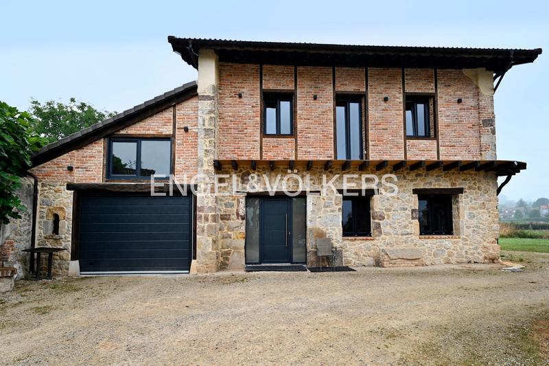 Foto f9fbff0d-73e4-4e07-80df-a195ef14a49b. Casa amb calefacció aparcament a Escobedo Camargo