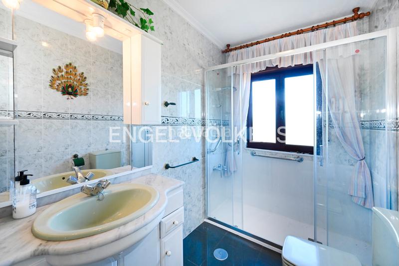 Foto 1408a738-f27b-4306-acfe-f98813cf60e1. Casa amb calefacció a Suances