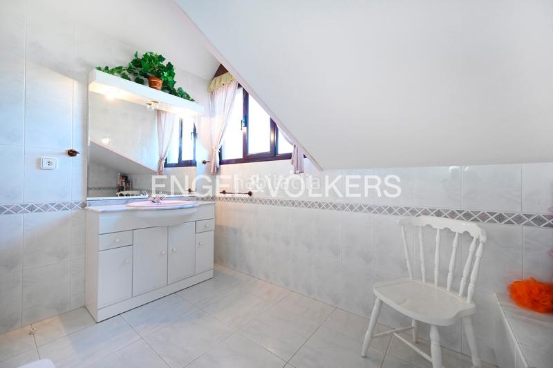 Foto 28c54e43-23f3-4be0-8bce-411b244521cd. Casa amb calefacció a Suances