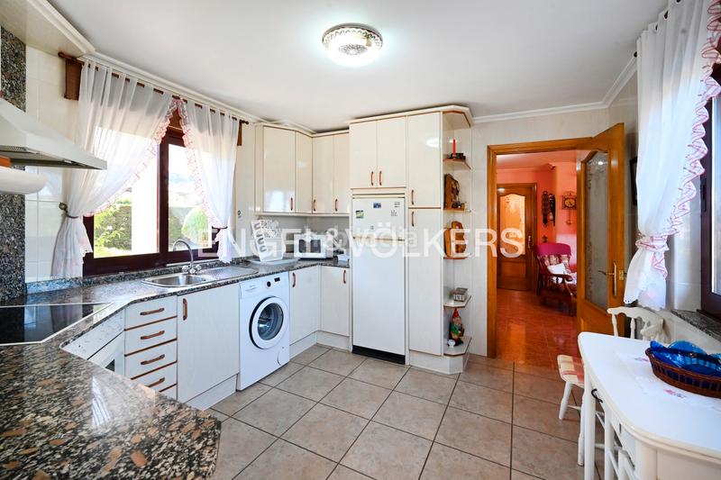 Foto be6d13fc-a8e5-4382-9714-72736adc2c5f. Casa amb calefacció a Suances