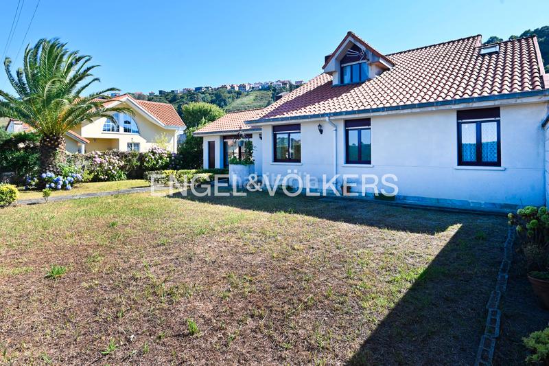 Foto f6b29de1-97cf-4327-8cc0-cddefc6ae3f2. Casa amb calefacció a Suances