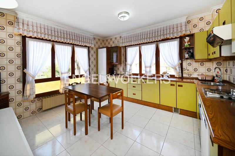 Foto 4abeace7-44e3-4ed2-b18d-e23c31dcb4e8. Casa amb calefacció aparcament a Herrera Camargo