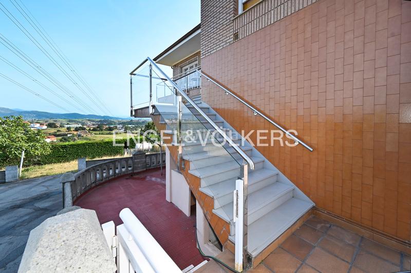 Foto 99f7b26a-e657-4100-8e47-d3e1d18368d0. Casa amb calefacció aparcament a Herrera Camargo