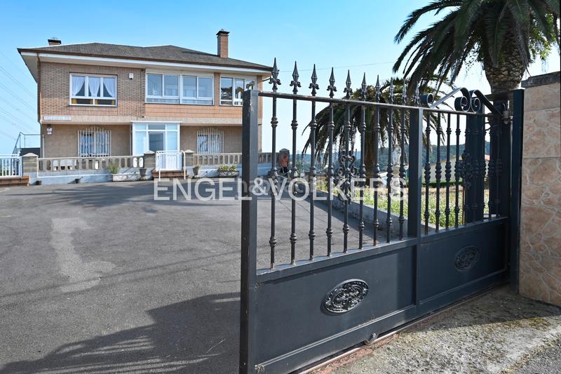 Foto f7f2b23c-78fc-45c7-b03c-82393e032e74. Casa amb calefacció aparcament a Herrera Camargo