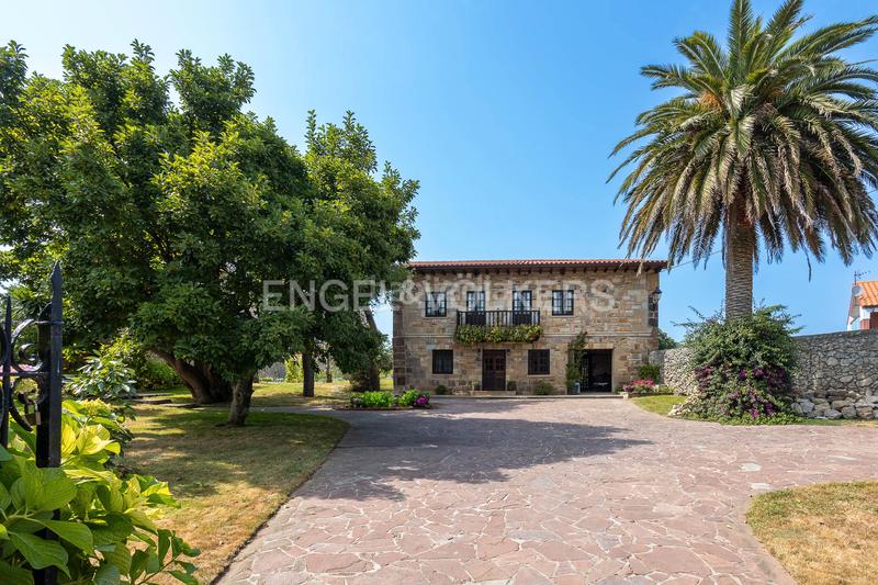 Foto 2c9b8140-e583-46b0-895c-1172f38cff5a. Casa espectacular casona solariega en Escobedo Camargo