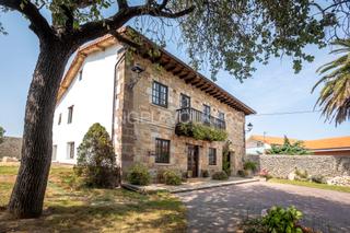 Casa  Barrio la maza. Espectacular casona solariega en camargo