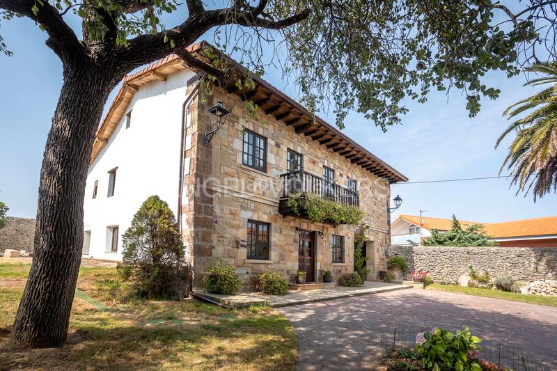Foto 7cebd3ba-16d4-4aa7-9119-18c63a49f9d0. Casa espectacular casona solariega en Escobedo Camargo
