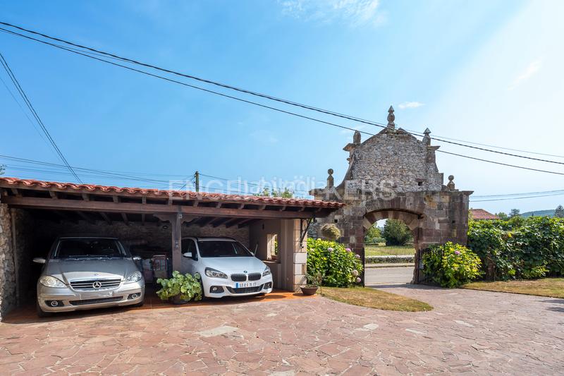 Foto 947a51fd-fed9-418c-a4fb-f01ba19a55dc. Casa espectacular casona solariega en Escobedo Camargo