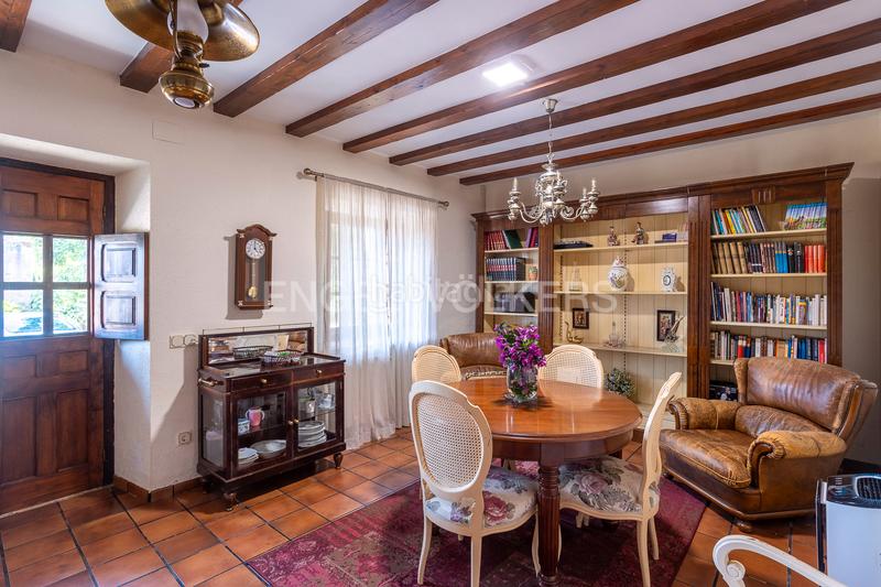Foto ea423055-db04-405e-88ed-d63ecccfb9b5. Casa espectacular casona solariega en Escobedo Camargo