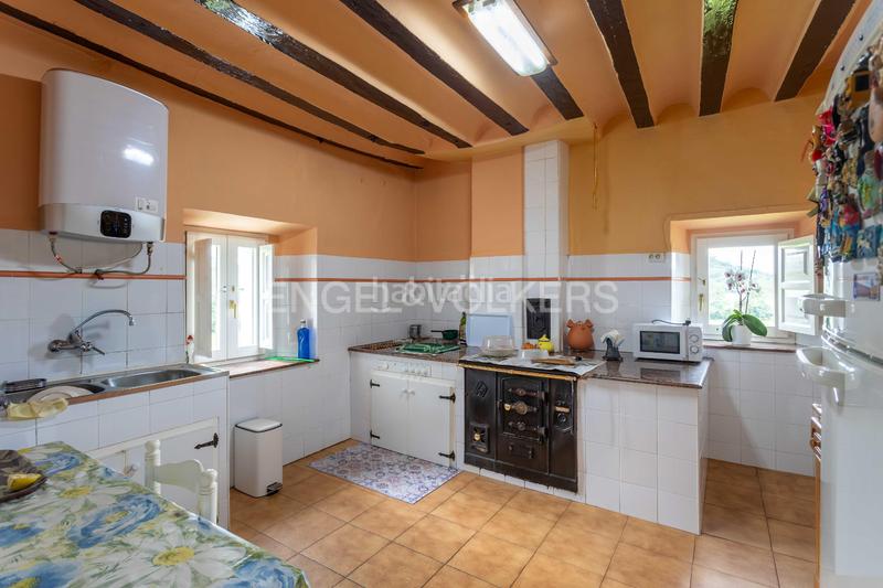 Foto 80178c6f-18a8-4897-8d62-fe1ce35ef59e. Masía estupenda casona en Entrambasaguas