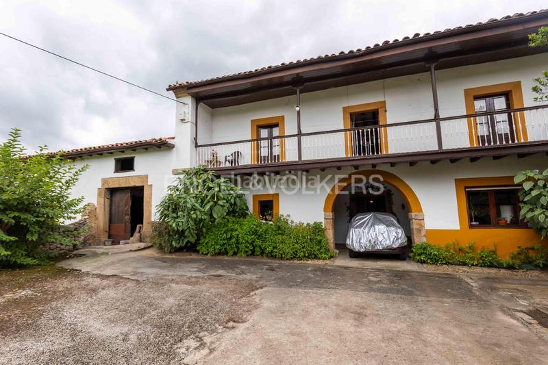 Foto c210f1d5-f7d1-481c-b58e-d21ede3b80aa. Masía estupenda casona en Entrambasaguas