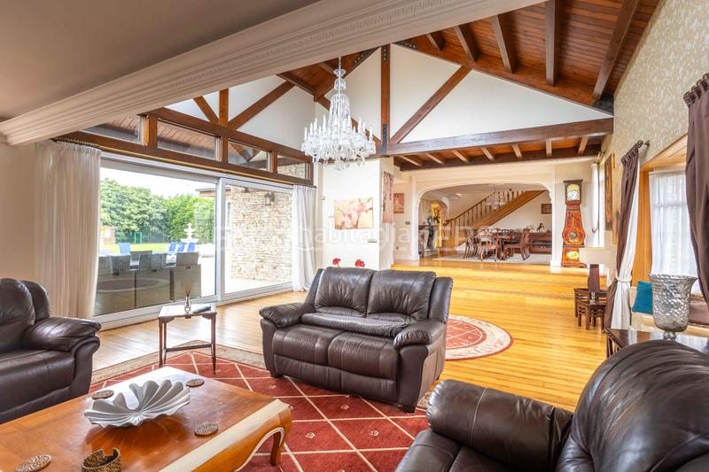 Foto 351ff641-347f-4370-a6a9-d0f90c160c0c. Casa espectacular chalet en Liencres en Liencres Piélagos