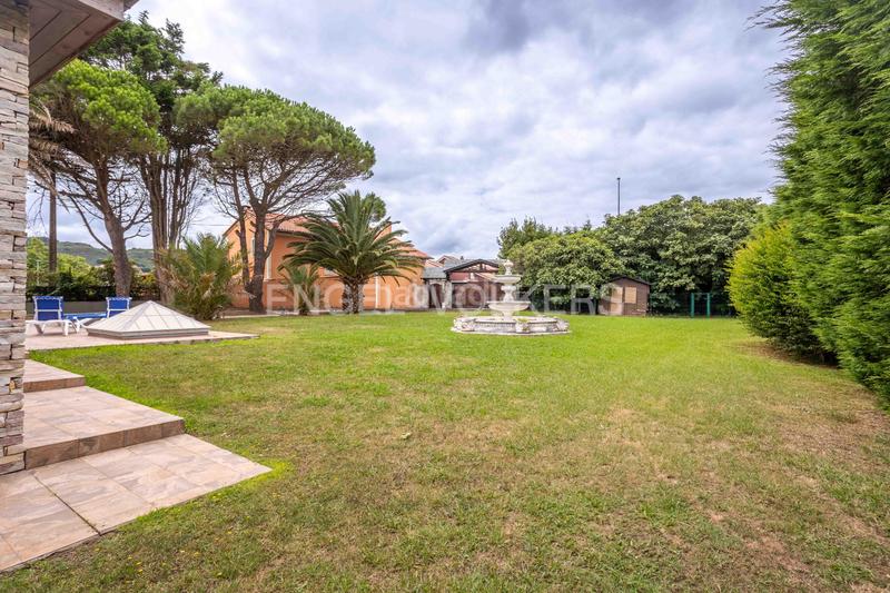 Foto 449cdfb8-4559-47f1-b0b0-bc78019ce7be. Casa espectacular chalet en Liencres en Liencres Piélagos