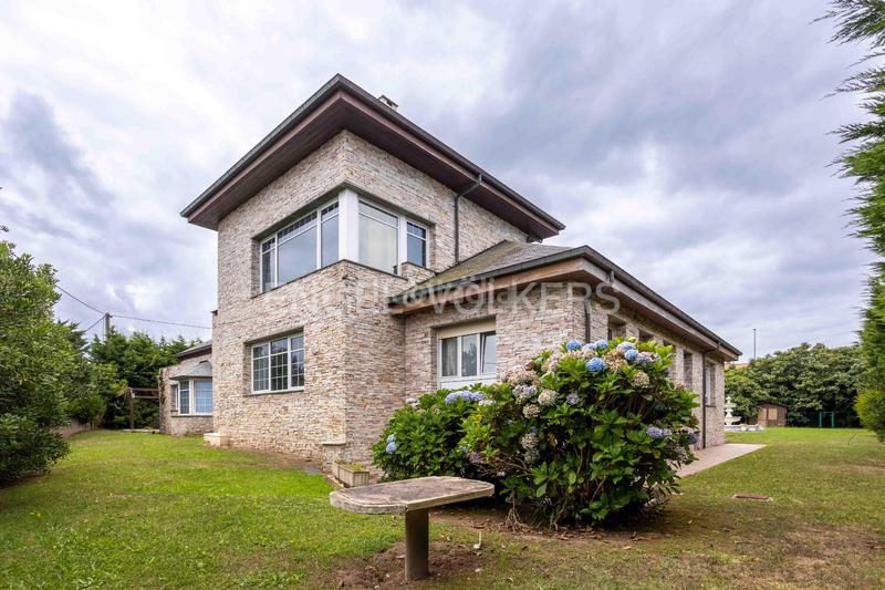 Foto 5989ac2a-0486-4d0f-bbfd-7e684113abe9. Casa espectacular chalet en Liencres en Liencres Piélagos