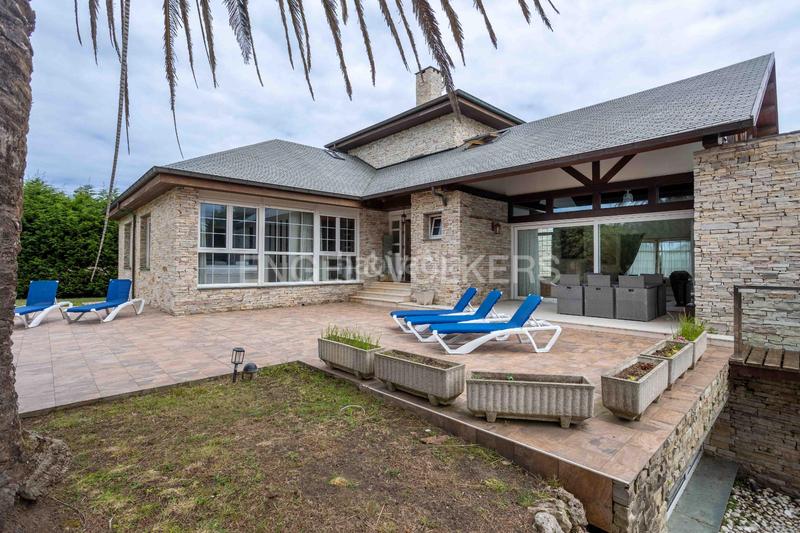 Foto d29c03d4-867c-41c3-b10c-dc3eadef540f. Casa espectacular chalet en Liencres en Liencres Piélagos