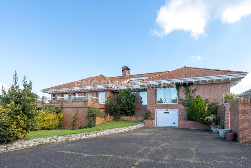 Foto 0c670615-7a0a-4f15-b663-e23cc513891b. Maison avec chauffage parking dans Sancibrián Santa Cruz de Bezana