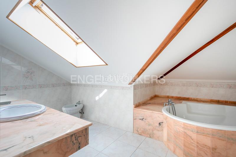 Foto 2f026a8b-6cdc-4d07-aaca-7b98efc36d3c. Maison avec chauffage parking dans Sancibrián Santa Cruz de Bezana