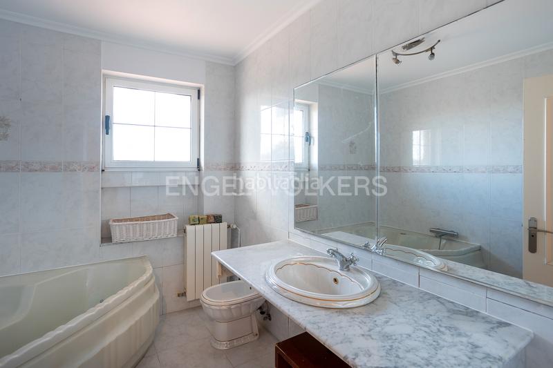 Foto 558a10ef-a43f-4f74-b3ea-59fccbcb6f4f. Maison avec chauffage parking dans Sancibrián Santa Cruz de Bezana