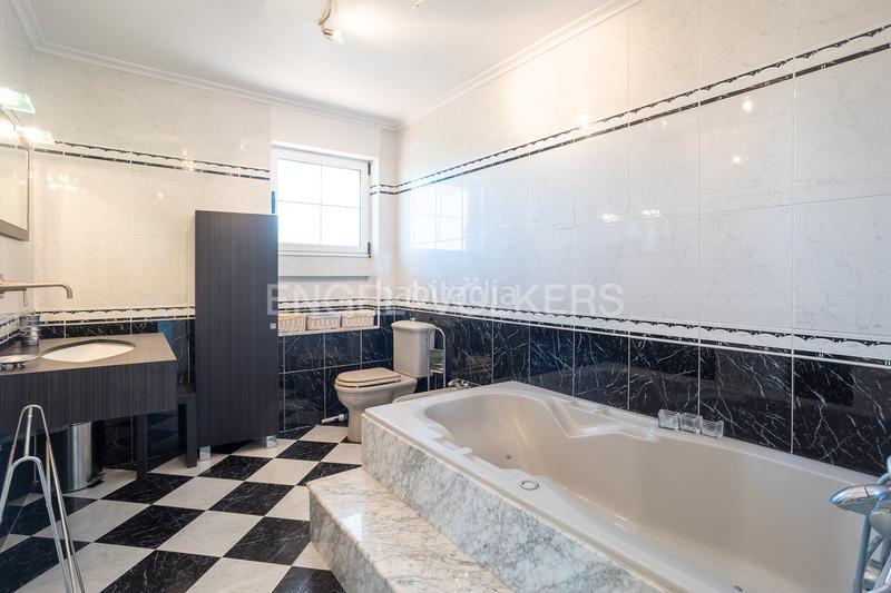 Foto f2203bf5-6188-4045-9d1c-5dfd17d83bc6. Maison avec chauffage parking dans Sancibrián Santa Cruz de Bezana