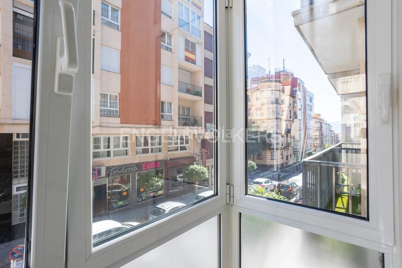 Foto 6ad7cd03-ed35-4771-ba40-75f061b82828. Lloguer apartament amb calefacció a Puerto Chico Santander