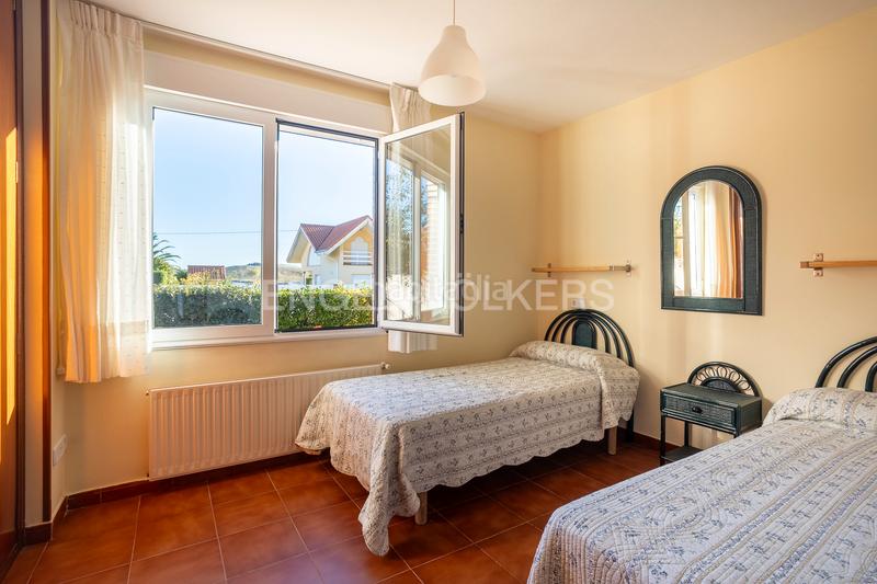 Foto 0a8ed20d-358b-47f4-a8a1-9e8b977a7502. Casa con riscaldamento in Suances